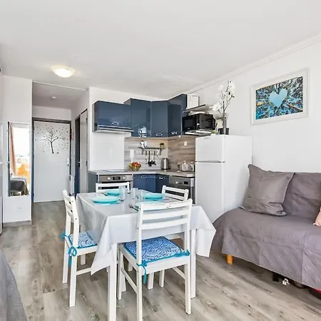 Cabana & Au Pied Du Port Eronne * 아그